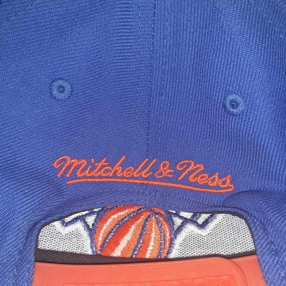 Vintage Mitchell and Ness New York Knicks Snapback hat/cap - Picture 4 of 5